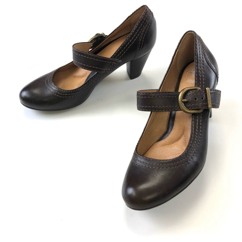 Nuture brown maryjane shoes w topstitch padded insole Size 6